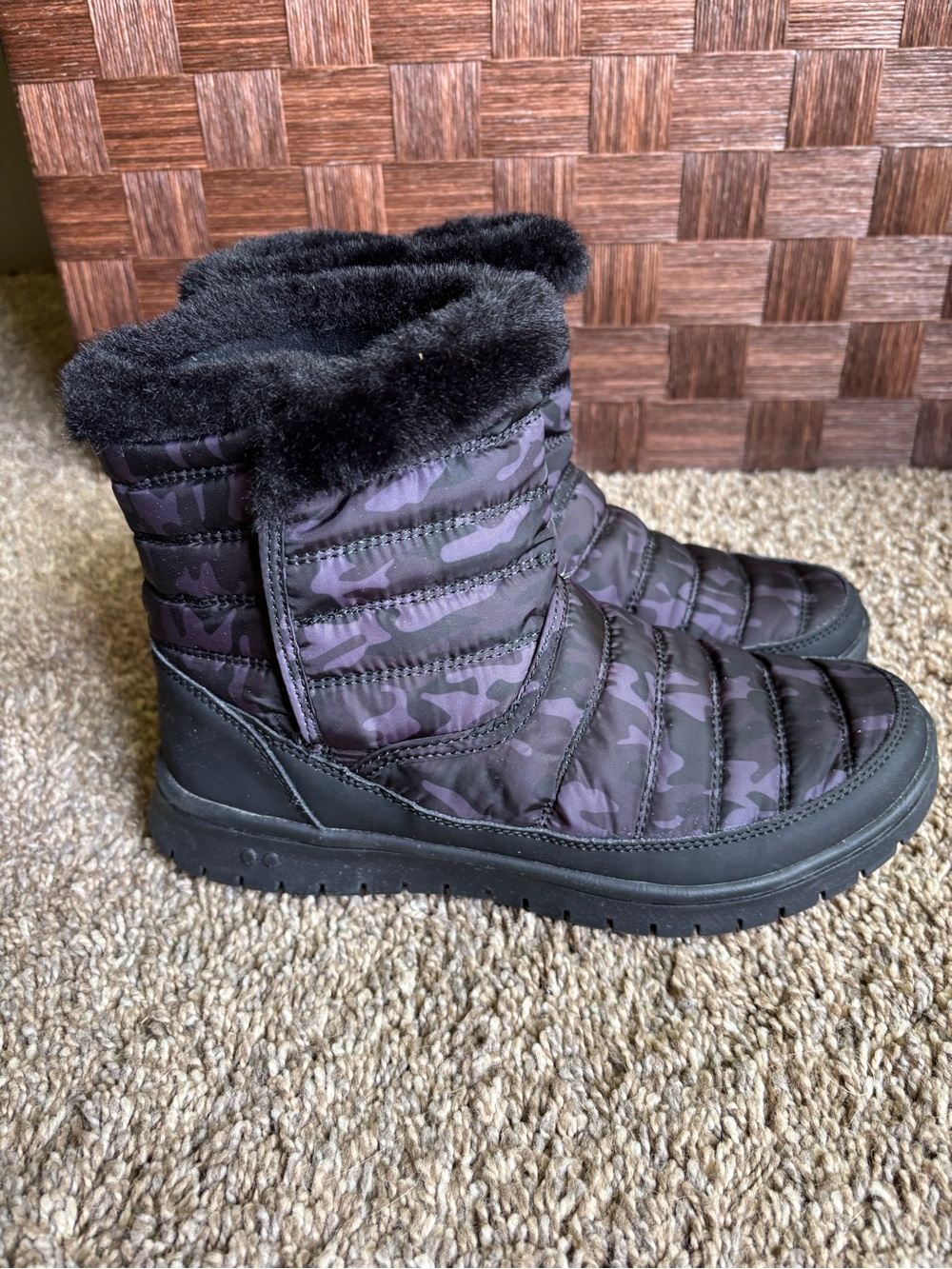 Women’s Ryka Camouflage Insulated Winter Boots size 6, shoes